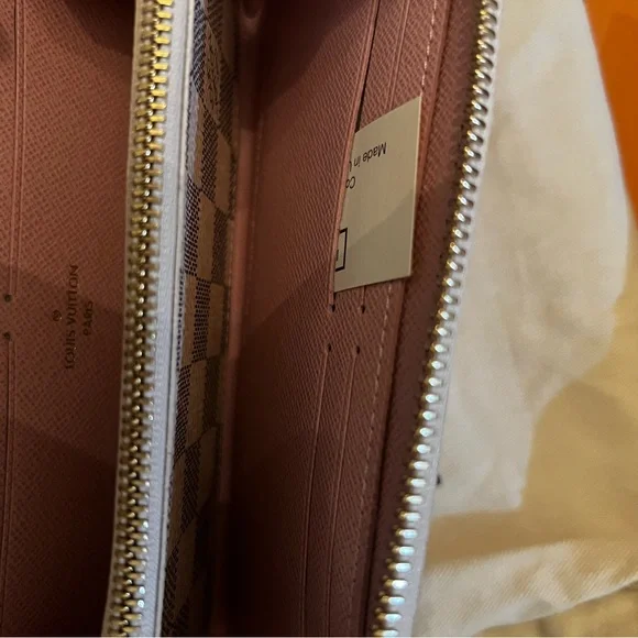 Louis Vuitton Clemence  Wallet in Damier Azur Rose Ballerine on the inside. EUC - Picture 11 of 12